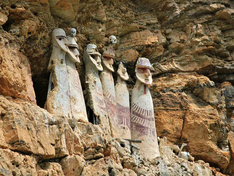 Sarcófagos de Karajía